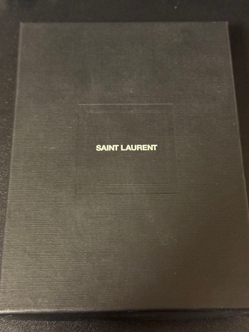 SAINT LAURENT スタッズ付き二つ折り財布