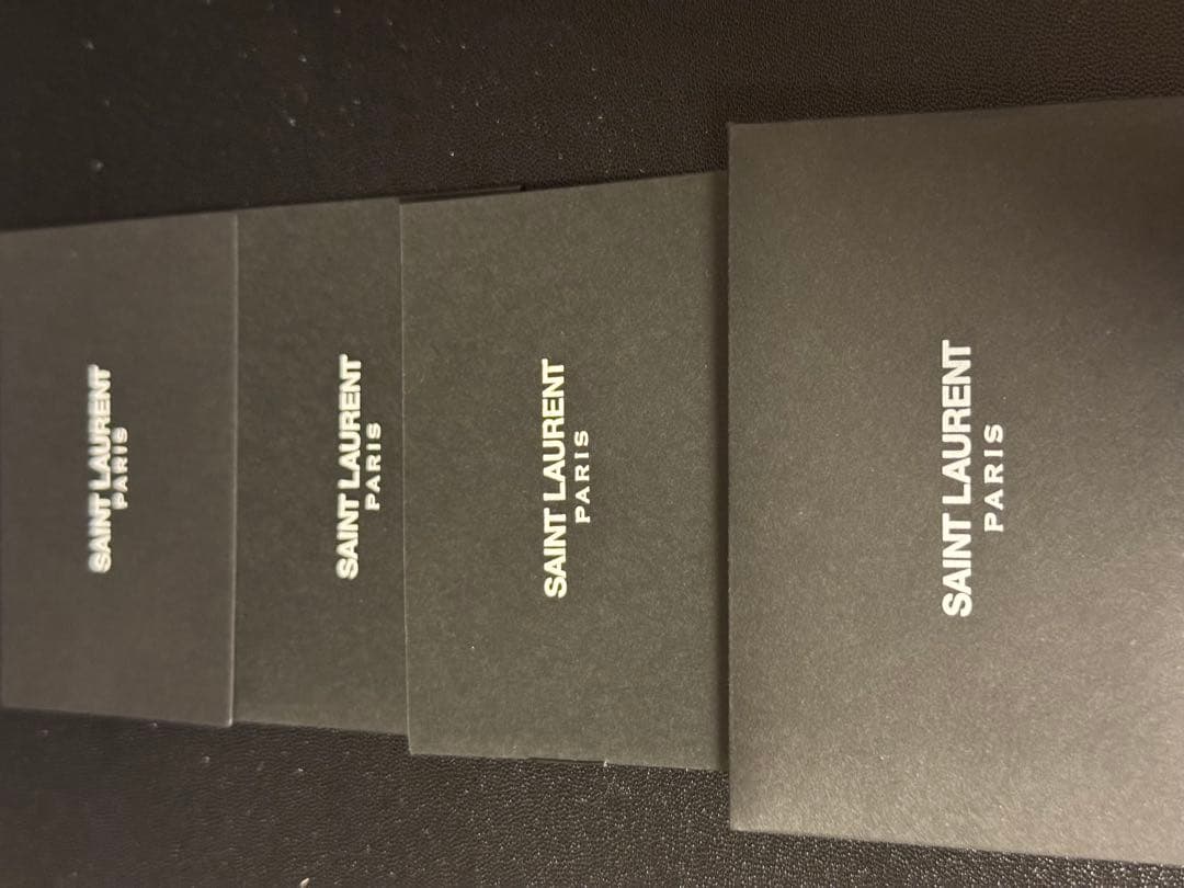 SAINT LAURENT スタッズ付き二つ折り財布