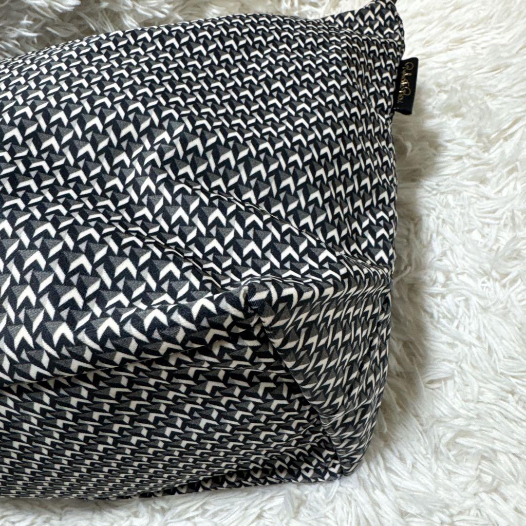 大人気！極美品✨ ロベルタピエリ エクストララージ TATAMI XT A4可