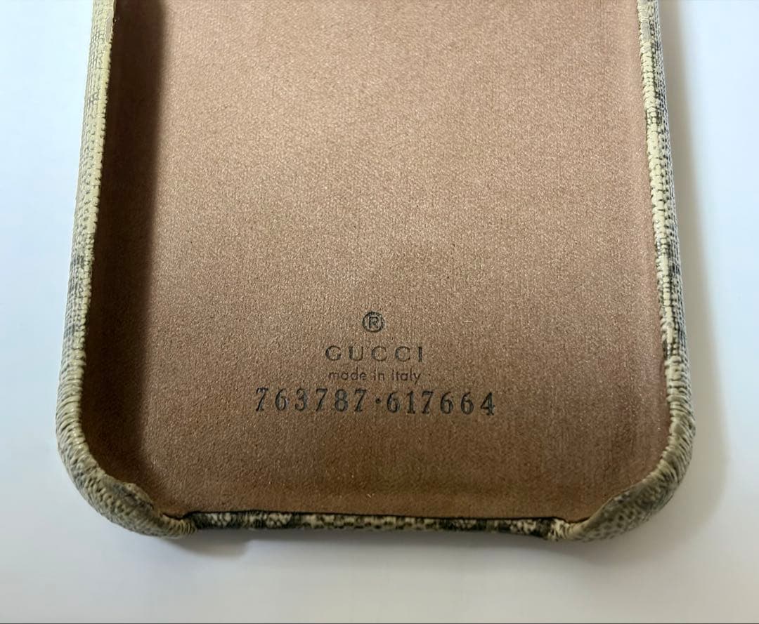 GUCCI iPhone15用ケース ベージュ