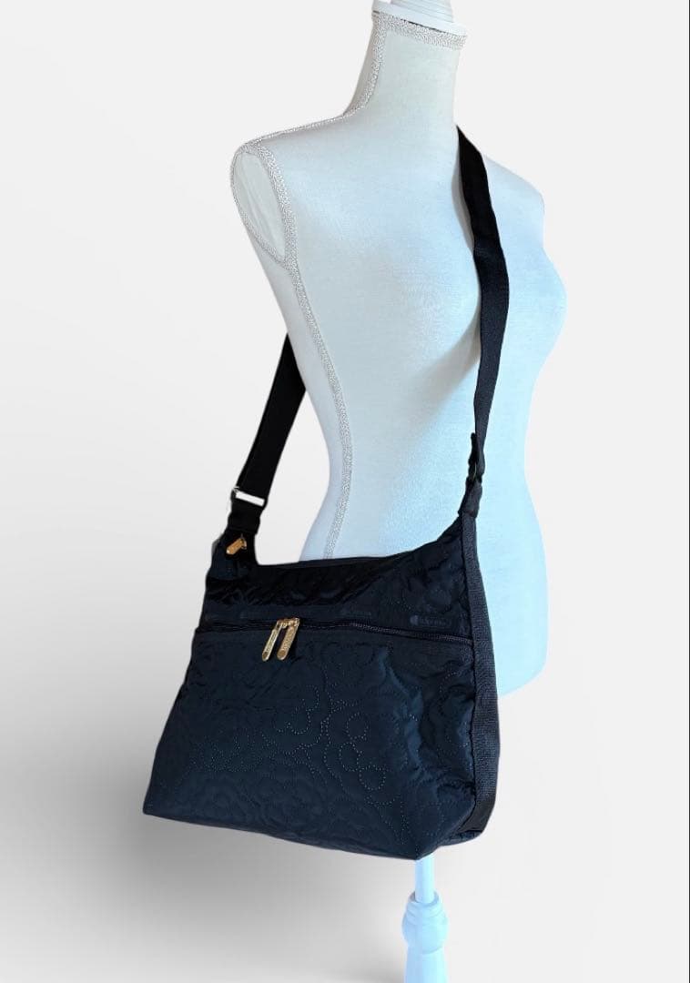 未使用 【LeSportsac 】ラージホーボ　ショルダー　パフィーブロッサムズ