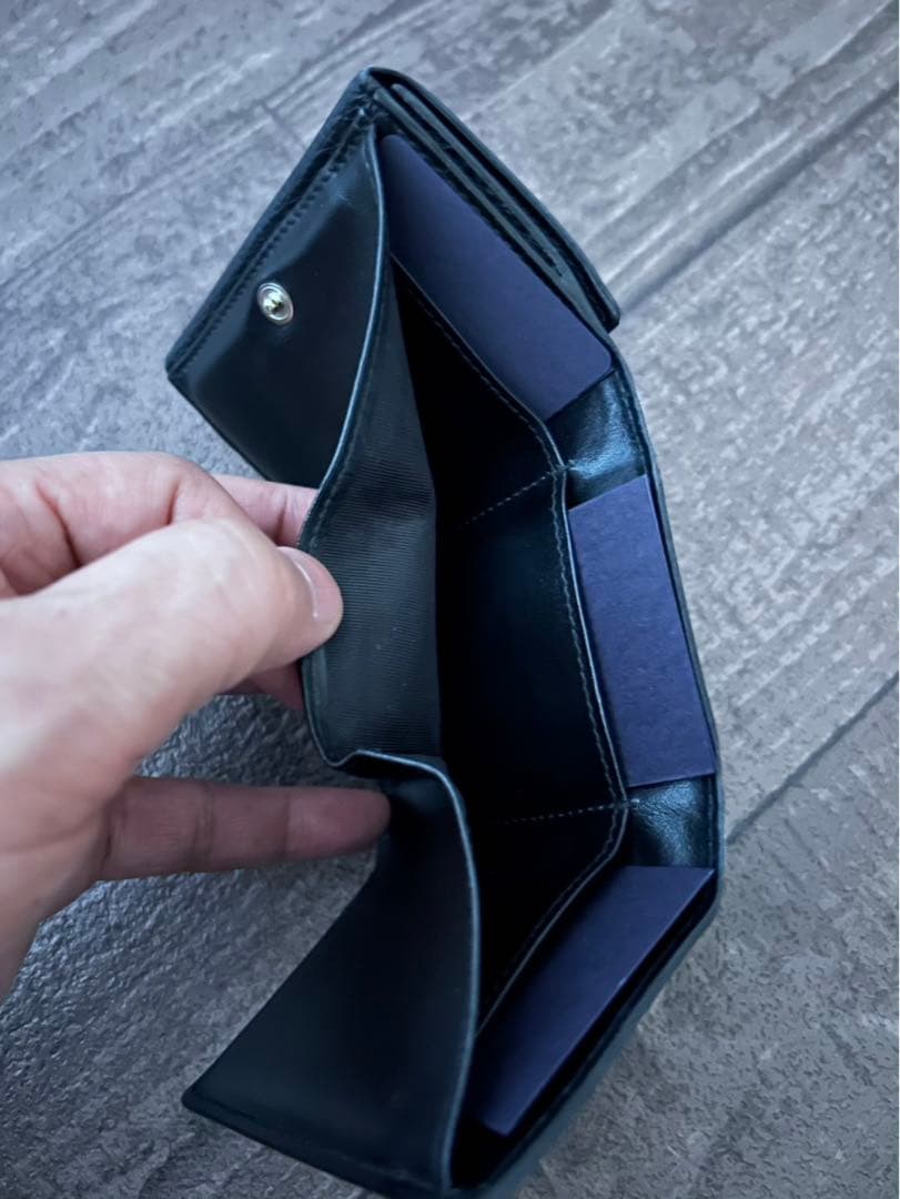 PRADA 三つ折り財布　BLACK レザー