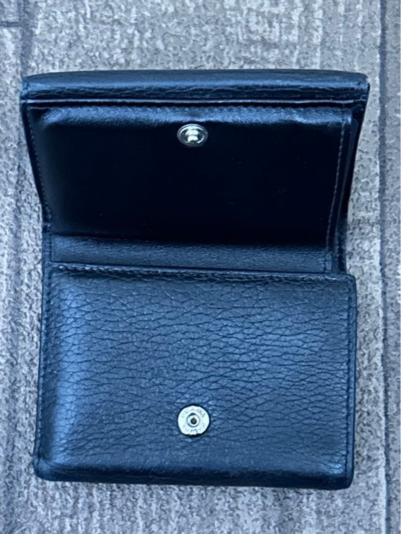 PRADA 三つ折り財布　BLACK レザー