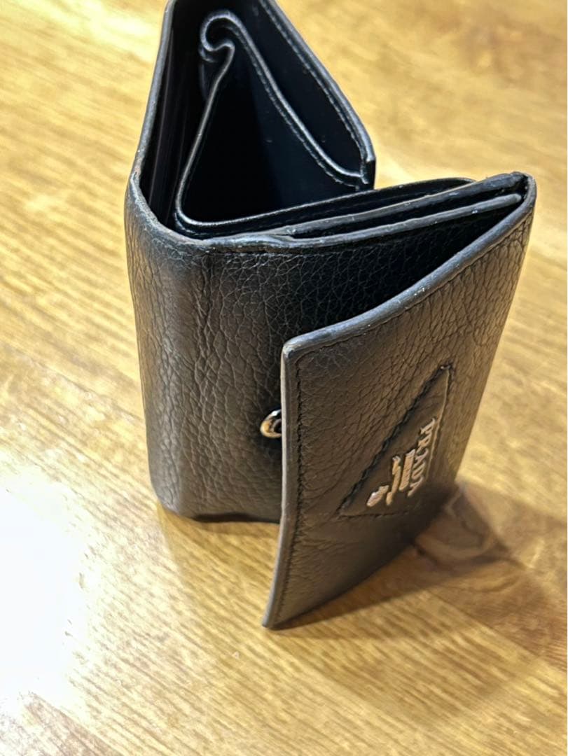 PRADA 三つ折り財布　BLACK レザー