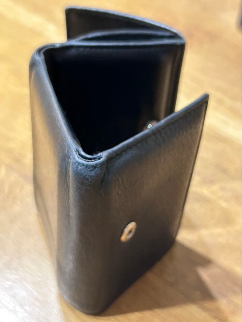 PRADA 三つ折り財布　BLACK レザー