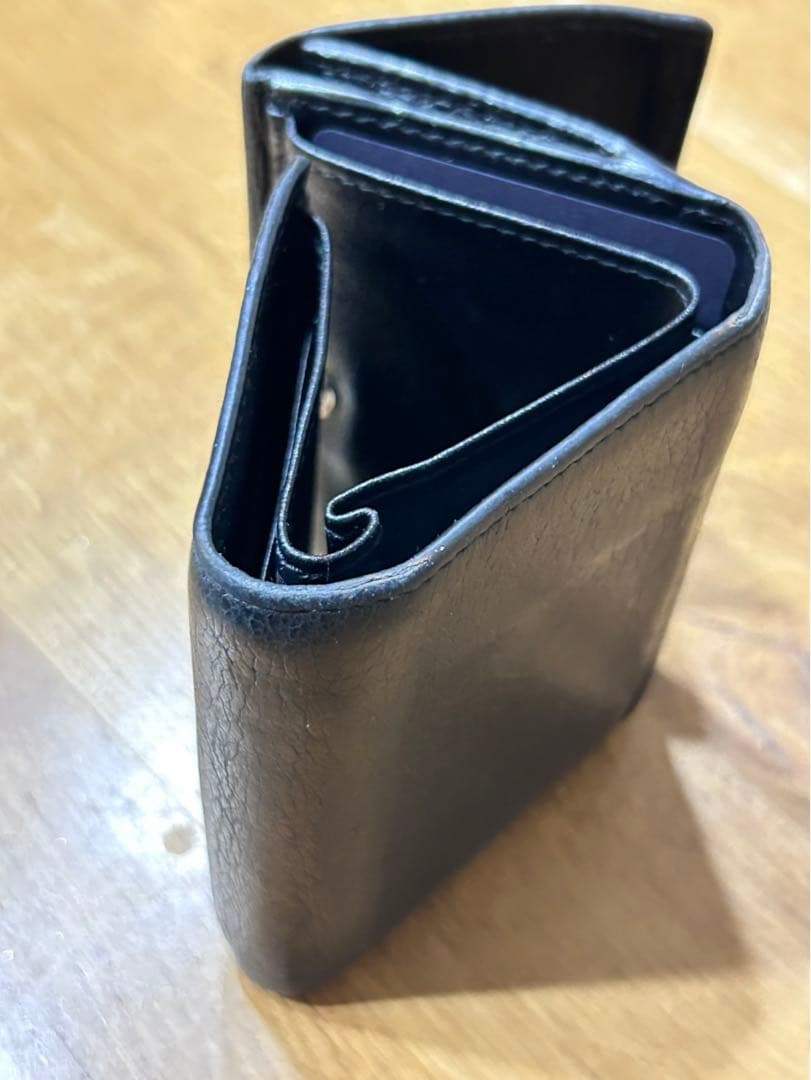 PRADA 三つ折り財布　BLACK レザー