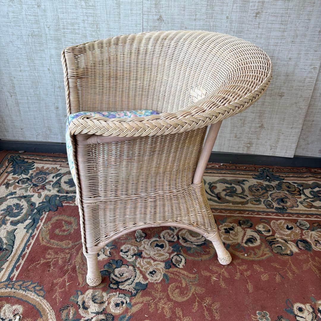 ②昭和レトロ ヴィンテージ ラタンダイニングチェア 花柄クッション アームチェア