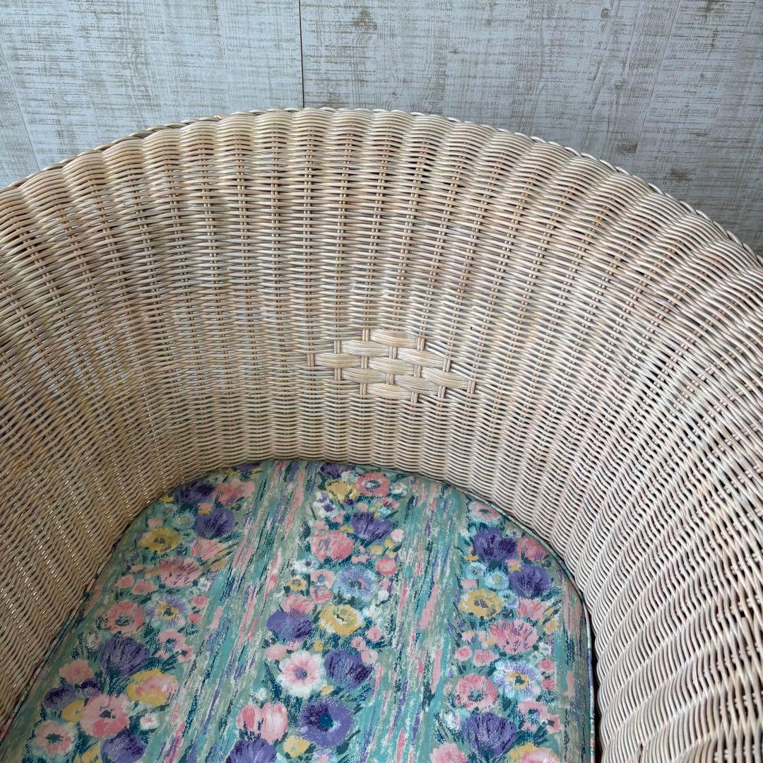 ②昭和レトロ ヴィンテージ ラタンダイニングチェア 花柄クッション アームチェア
