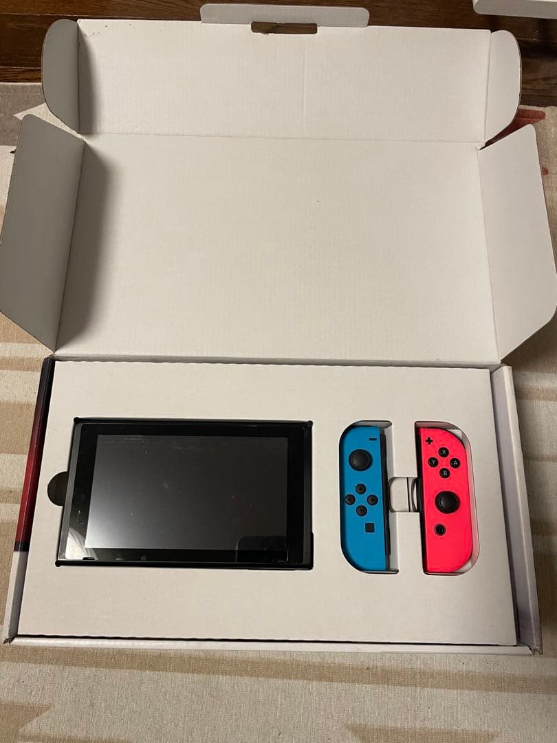 NintendoSwitch本体　マリオカート8➕コントローラ　早いもの勝ち❗️