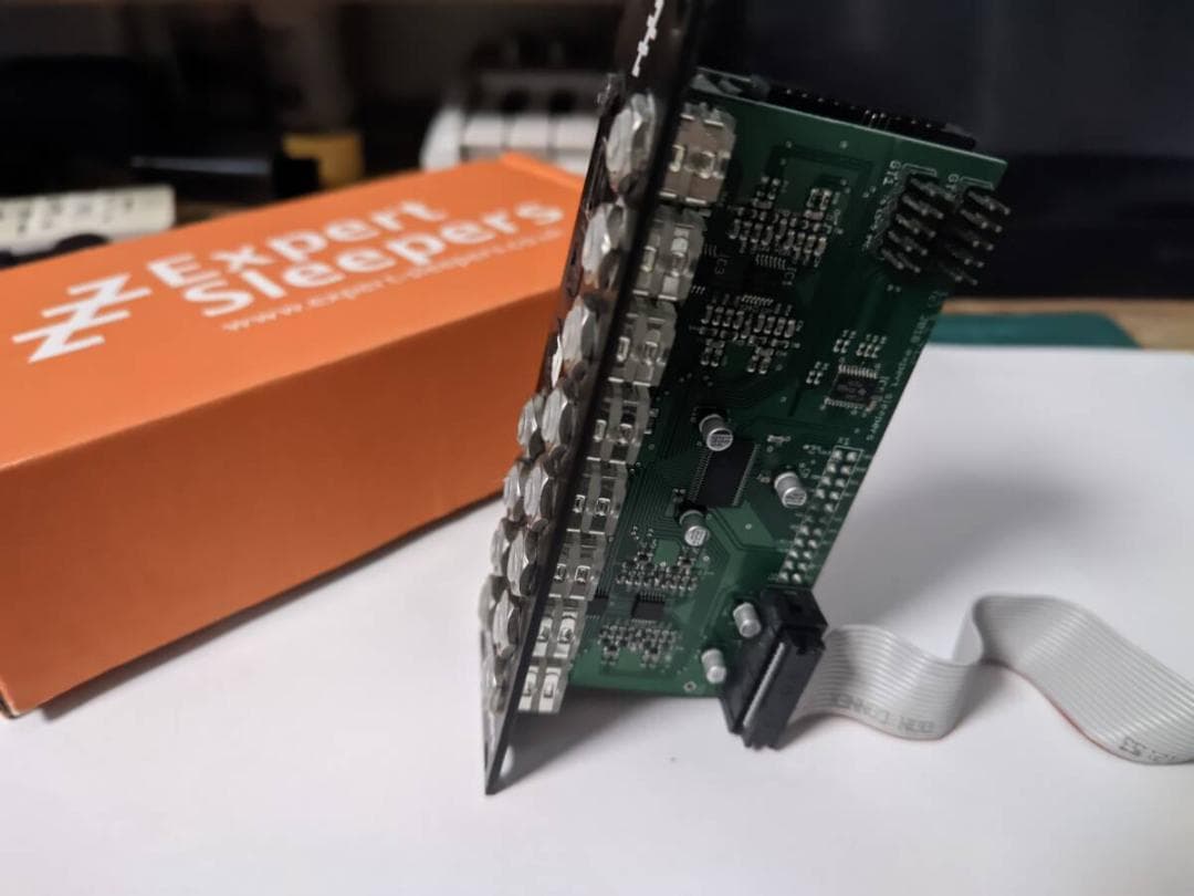 Expert Sleepers ES-8 モジュラーシンセインターフェース