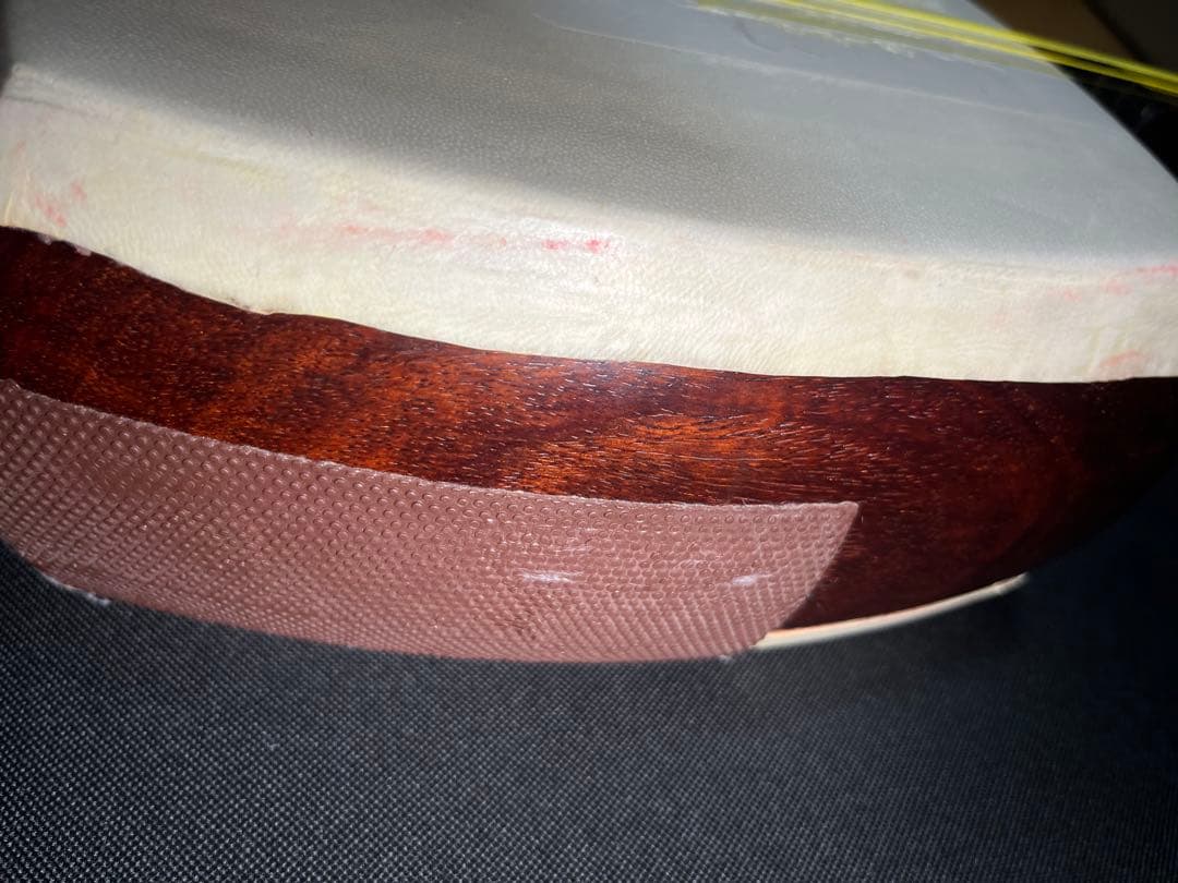 値下げしました。 津軽三味線 紅木 本鼈甲撥 超軽量ケース付き