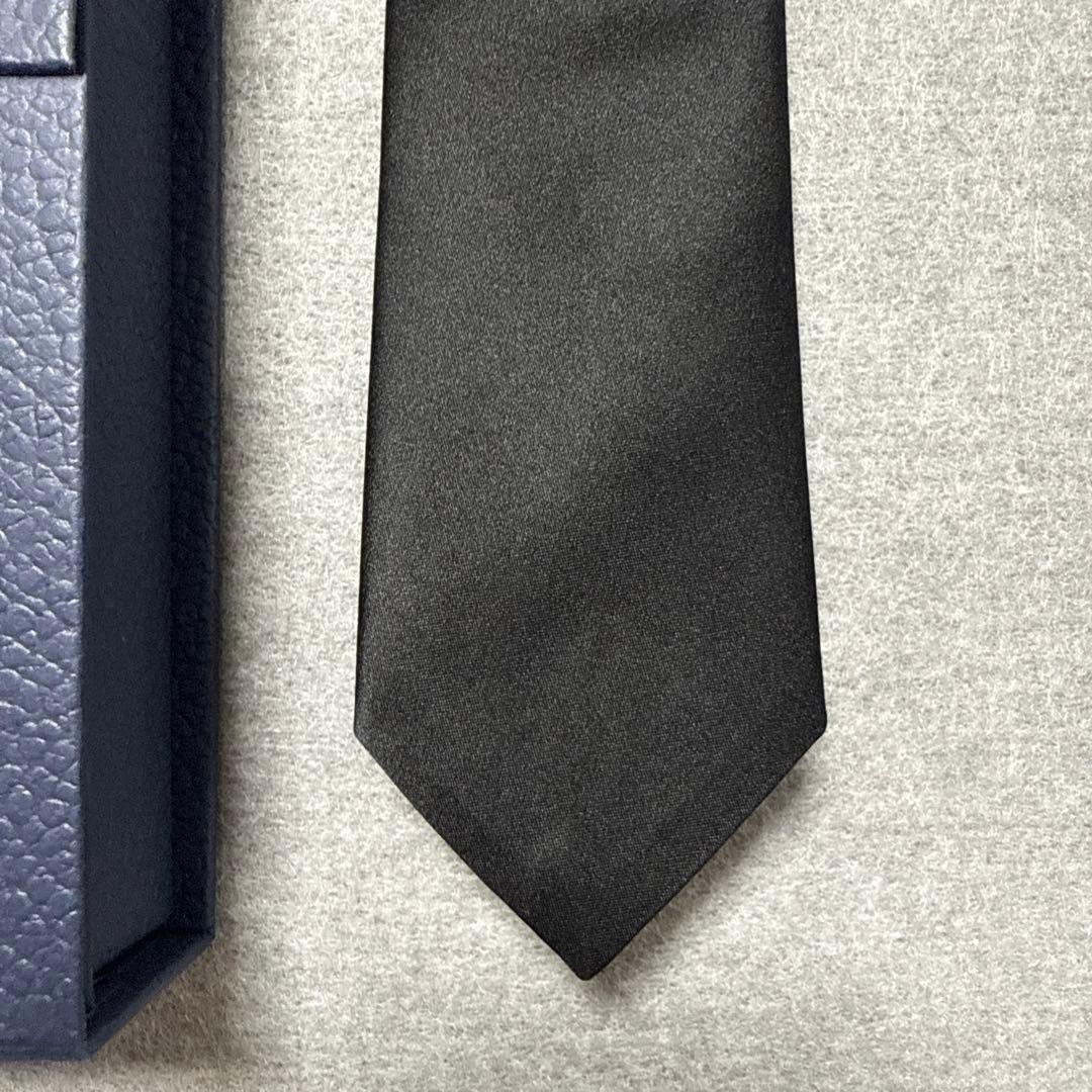 極美品　ディオール　ネクタイ　黒　無地　蜂柄
