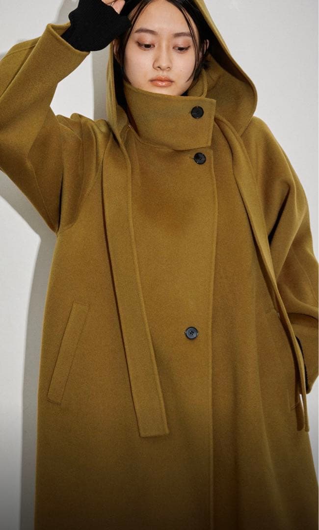 アダムエロペ　スタンドカラーフーデッドリバーコート