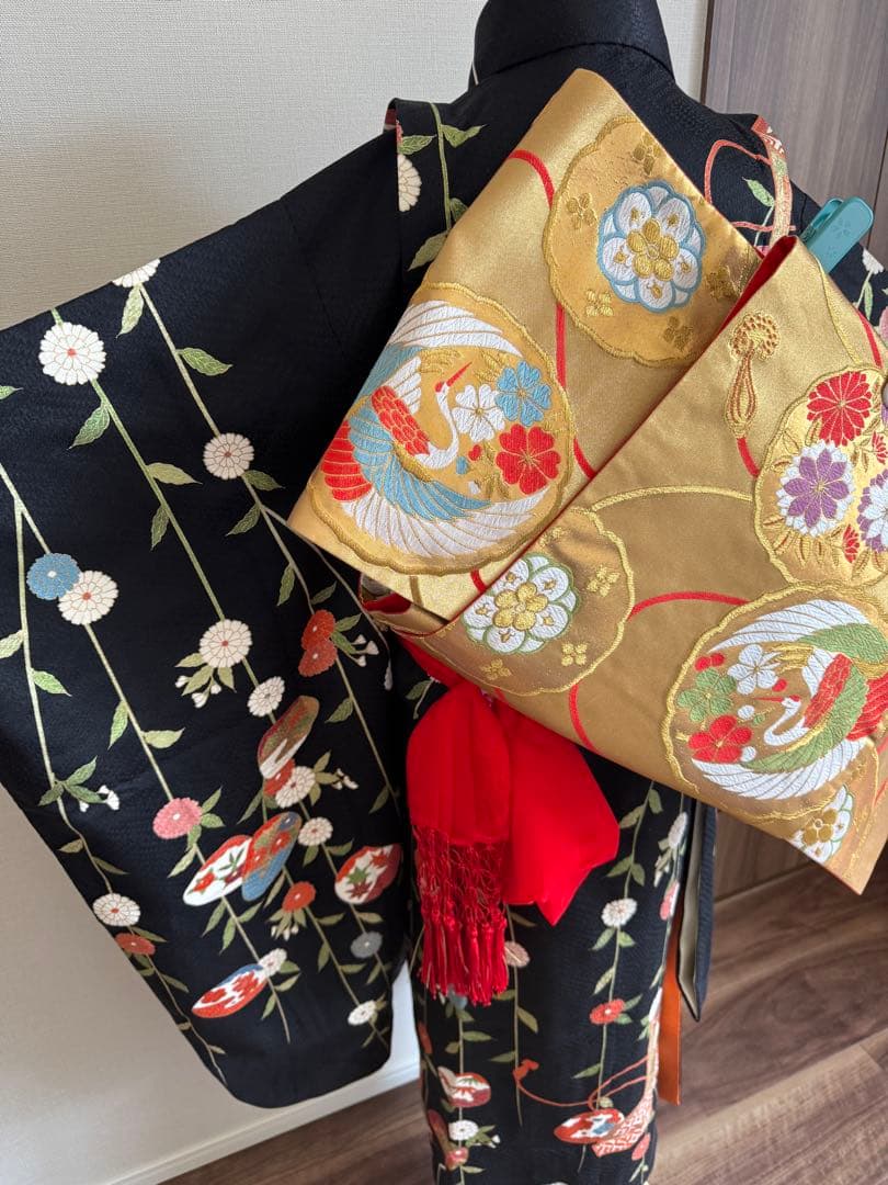 専用です★逸品　正絹綸子黒色に枝垂れ菊と貝桶文　七歳着物フルセット