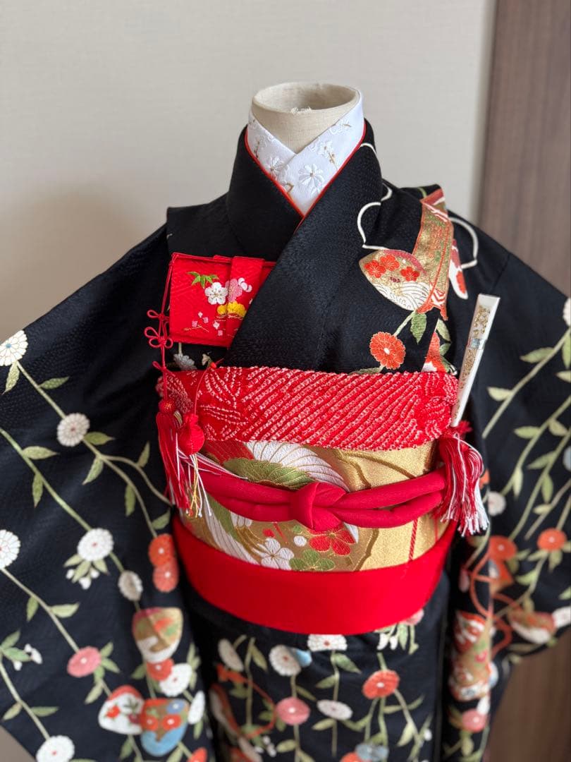専用です★逸品　正絹綸子黒色に枝垂れ菊と貝桶文　七歳着物フルセット