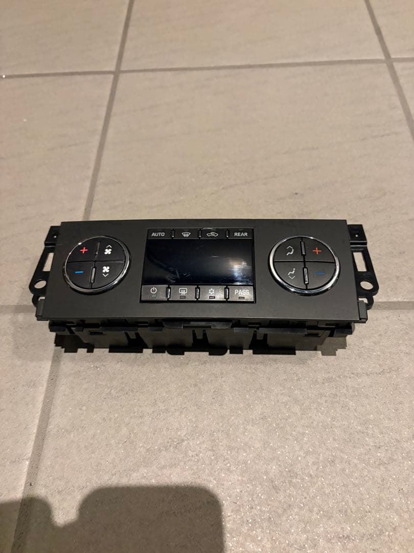 サバーバン タホ アバランチ エアコンユニット 07〜