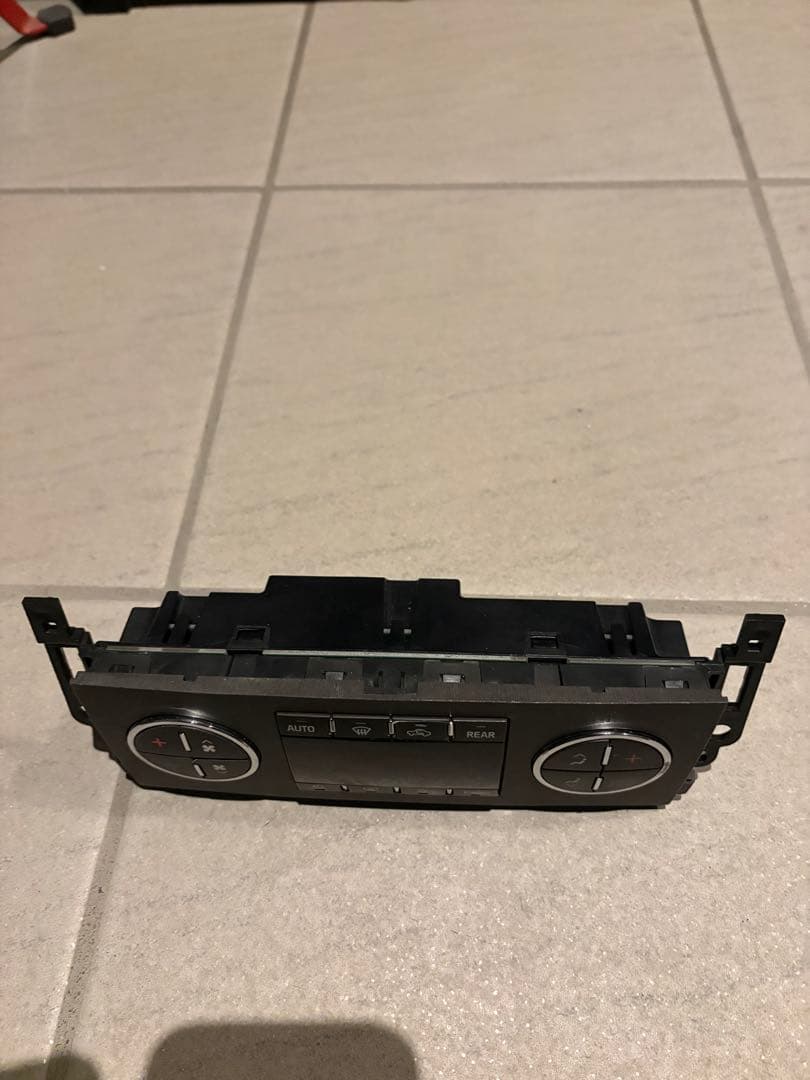 サバーバン タホ アバランチ エアコンユニット 07〜