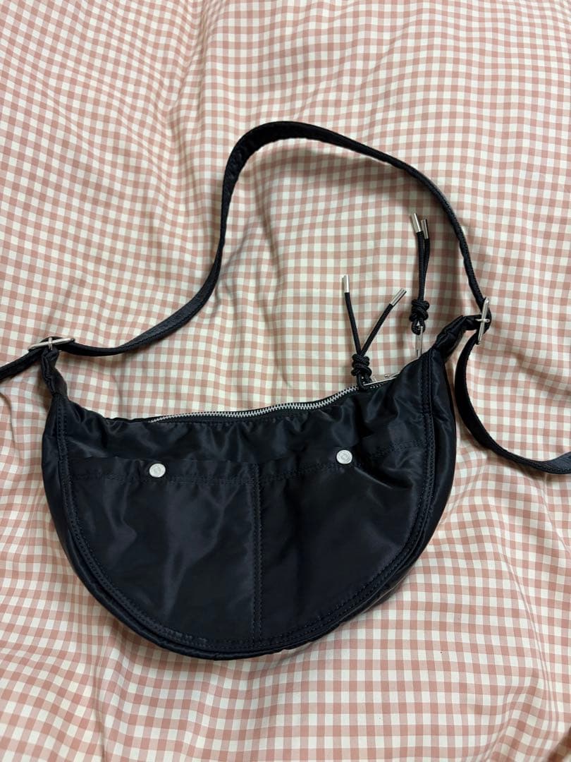 【beautiful people】　ナイロンムーンショルダーバッグ