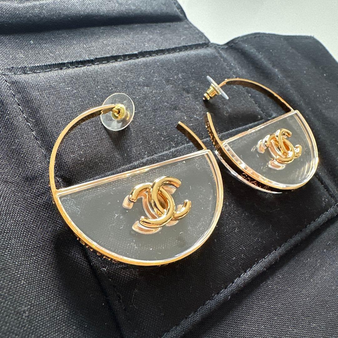 シャネル　ピアス　クリア　スケルトン　ゴールド　フープ