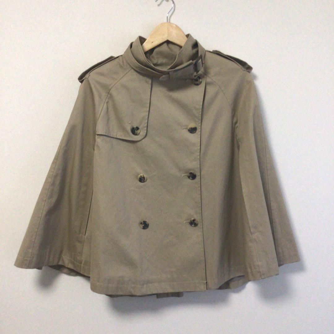 アダムエロペ　ベージュ　ダブルブレスト　ケープ　トレンチポンチョ　コート