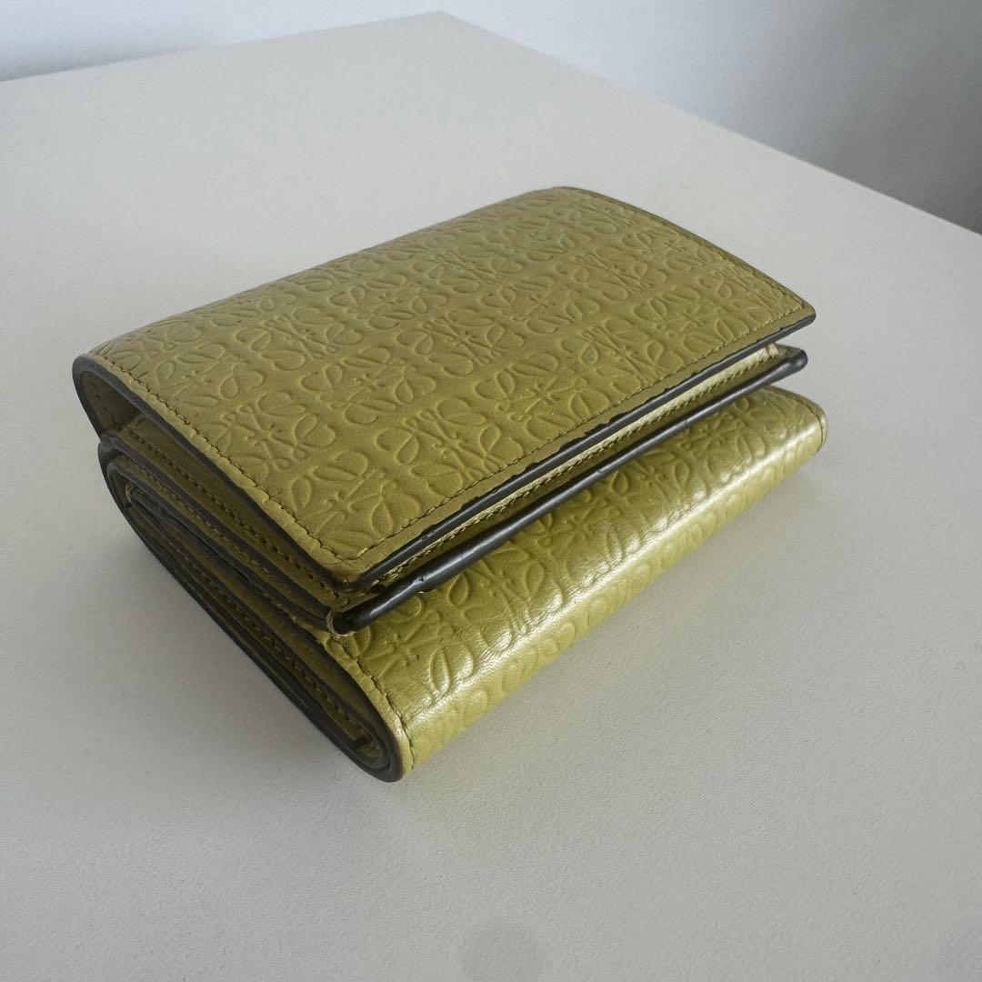 【SALE!】LOEWE エンボスロゴ レザー三つ折り財布