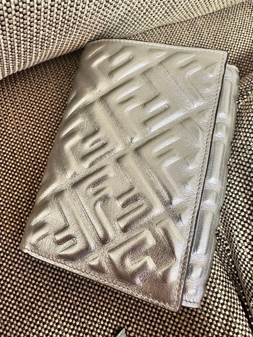 お値下げ♡フェンディ★ F Fモチーフレザー二つ折財布