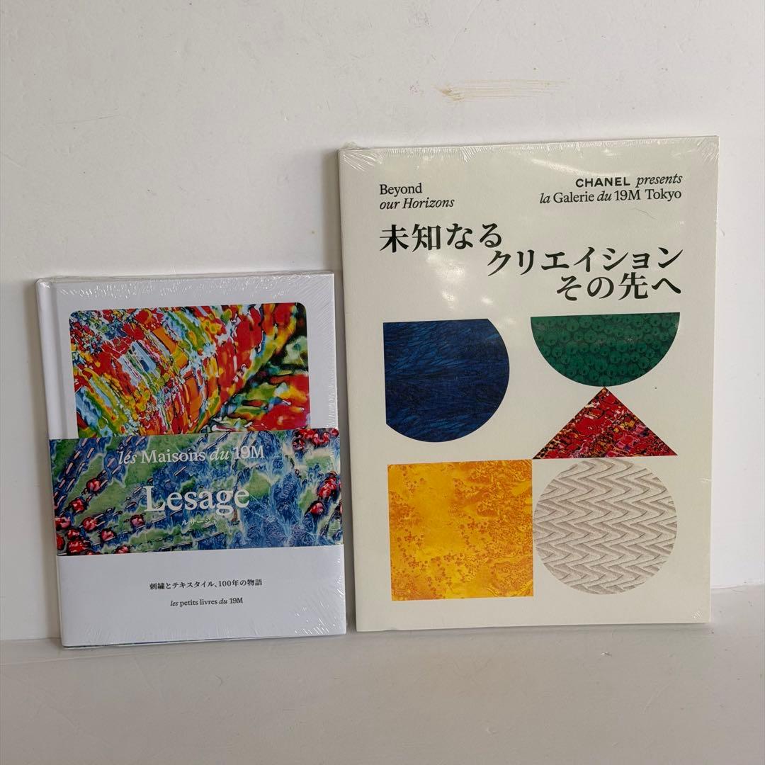 CHANEL la Galerie du 19M Tokyo トートバックと本