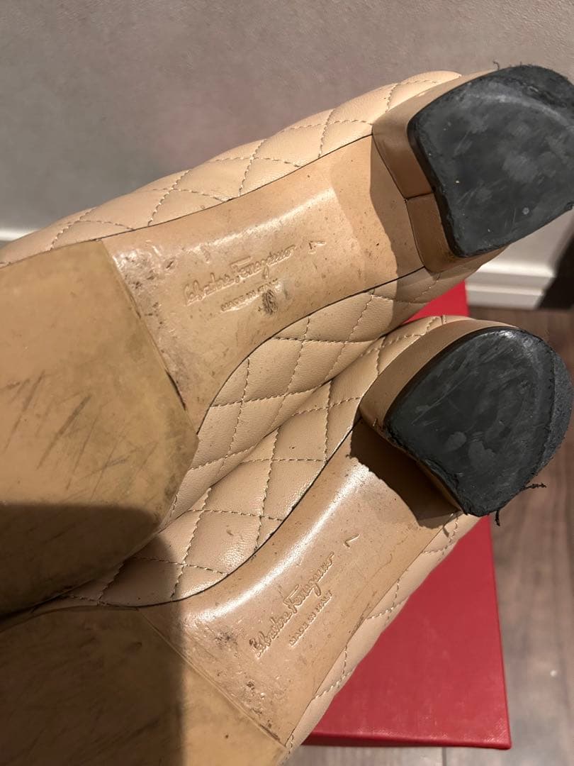 フェラガモ パンプス　バイカラー　7d ベージュ キルティング バレエシューズ