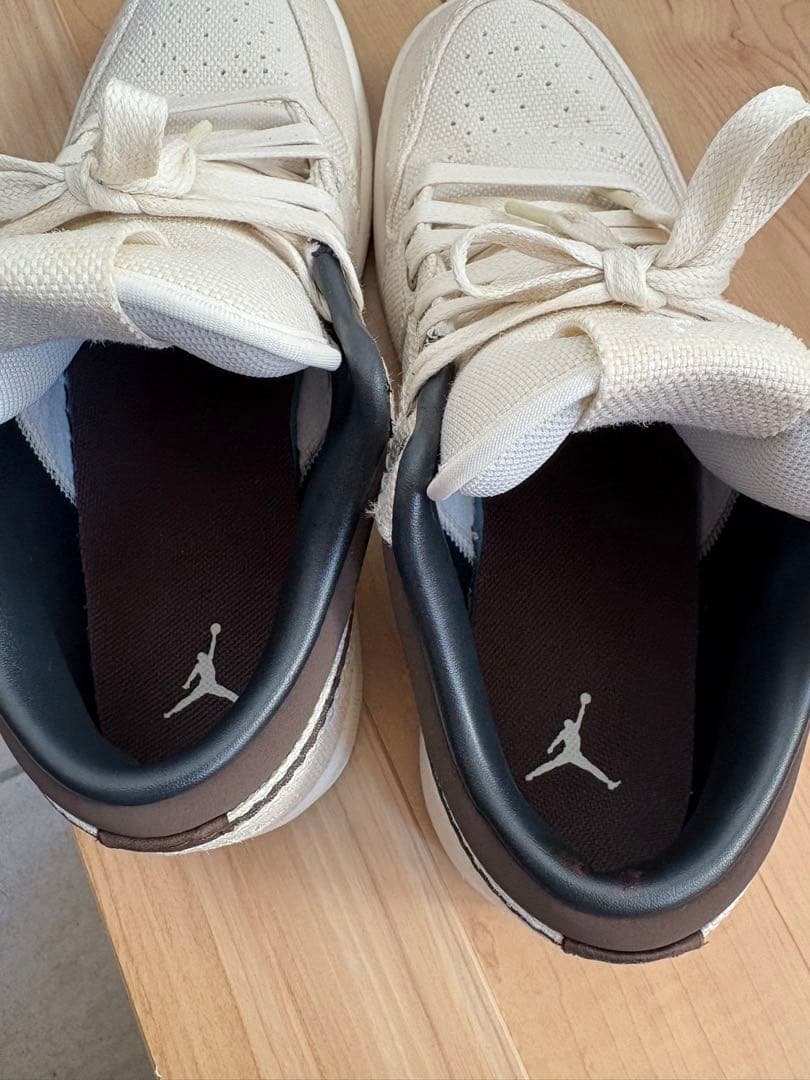 Nike Air Jordan 1 Low アイボリー/ブラウン