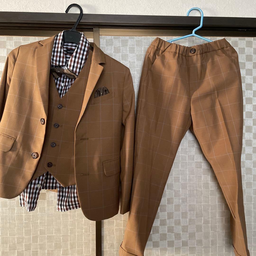 ブラウン フォーマルスーツ チェック柄シャツ付き