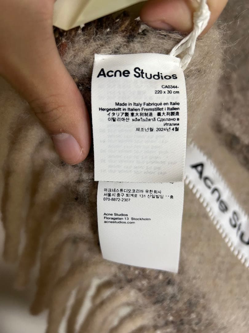 acne studios マフラー　新品タグ付き