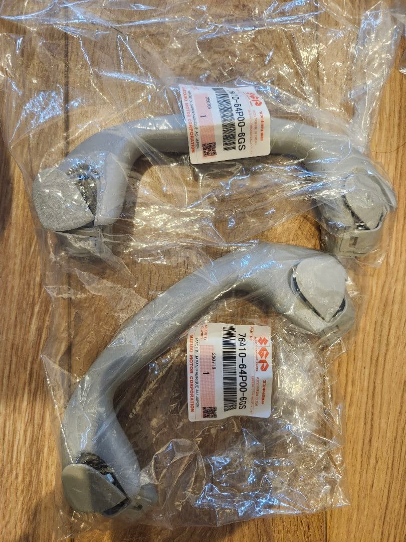 スズキ エブリィ　2列目ピラー&グリップセット　5型までのバンに流用できます！