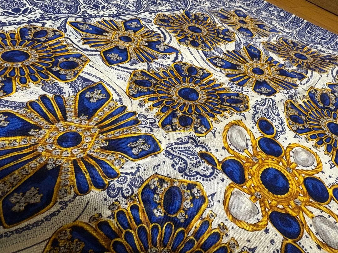 美品＊CHANEL 大判 スカーフ シルク ゴールド　ブルー　花柄　ゴージャス