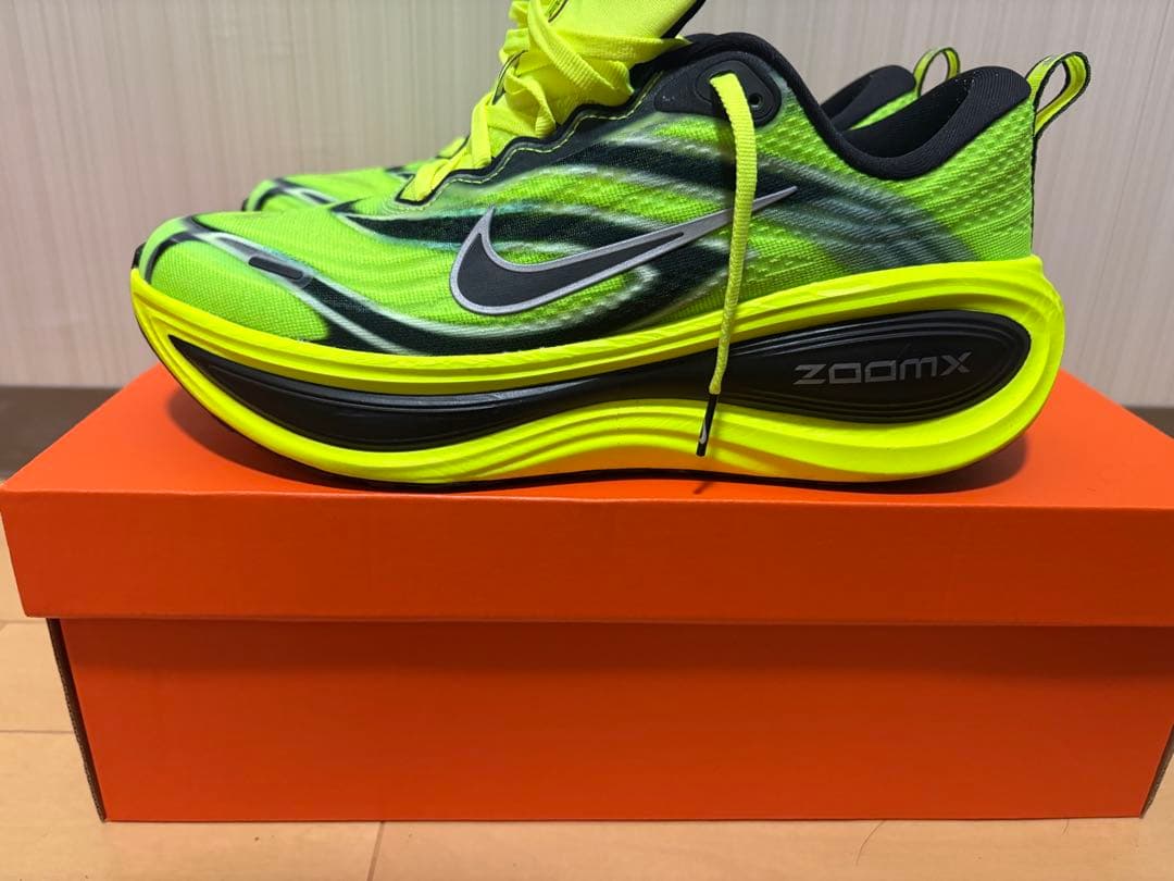 ナイキ　ボメロプラス　28.0