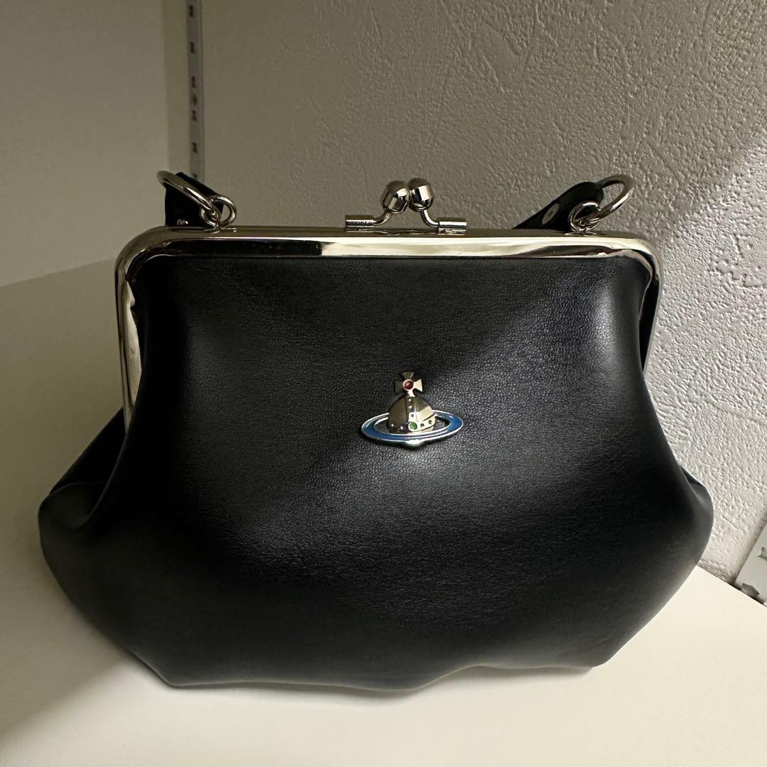 未使用に近い　Vivienne Westwood 黒 レザー ショルダーバッグ