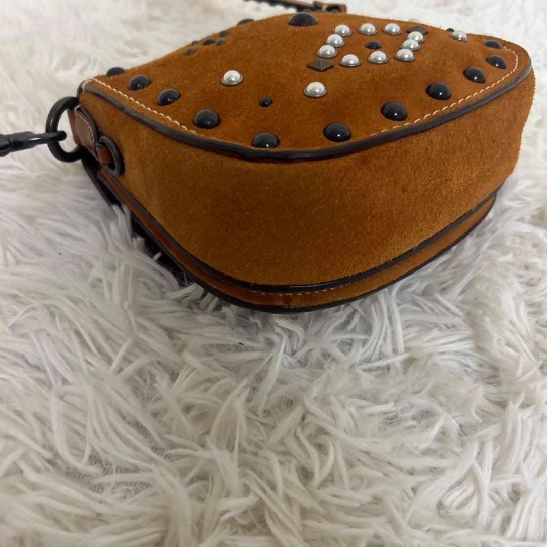 美品　COACH ショルダーバッグ　斜め掛け　サドルバッグ　スタッズ　スエード