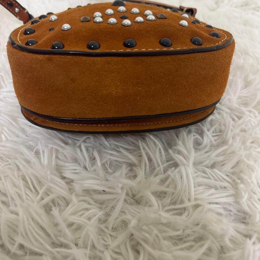 美品　COACH ショルダーバッグ　斜め掛け　サドルバッグ　スタッズ　スエード