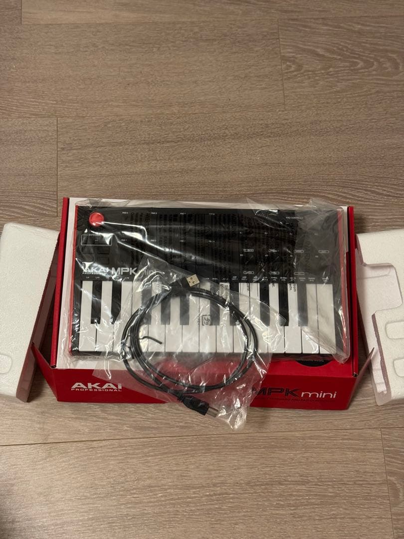 AKAI MPK mini MIDIコントローラー
