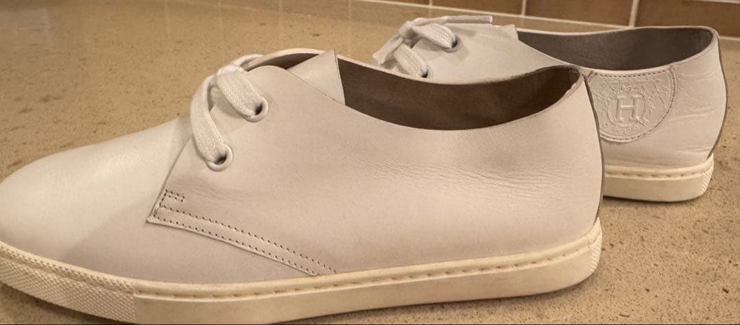 エルメス　スニーカー　36ハーフ　ロゴ　HERMES 白スニーカー