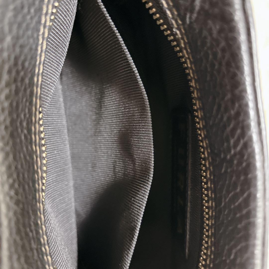 極美品 FURLA プリムラ ショルダーバッグ カメラバッグ ロゴ金具　シボ革