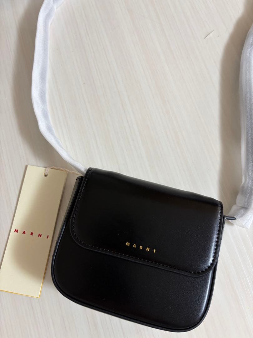 り*ご様 MARNI マルニ ミニショルダーバッグ黒