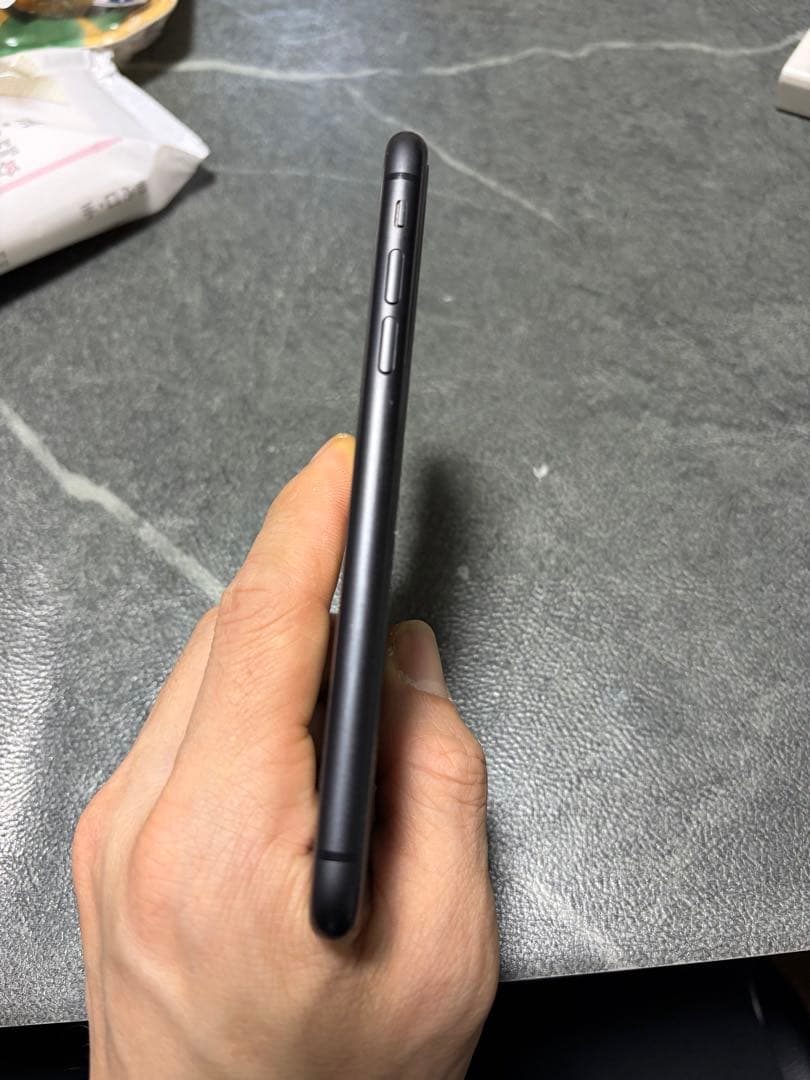 Apple iPhone 11 ブラック 本体　箱　保護フィルム付き