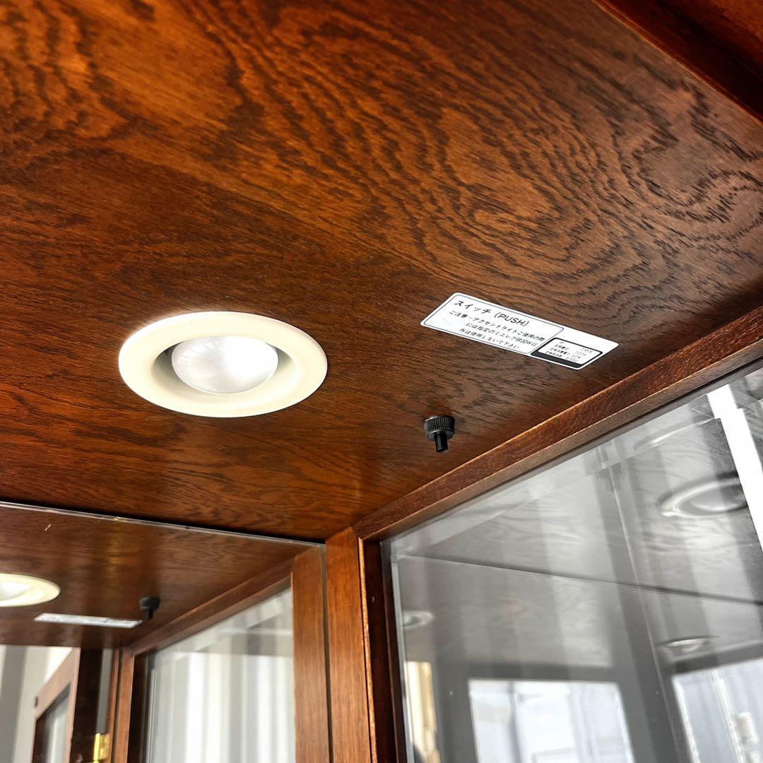 取付無料！カリモク ドマーニ モーガントン おしゃれアンティークガラス飾り棚✨