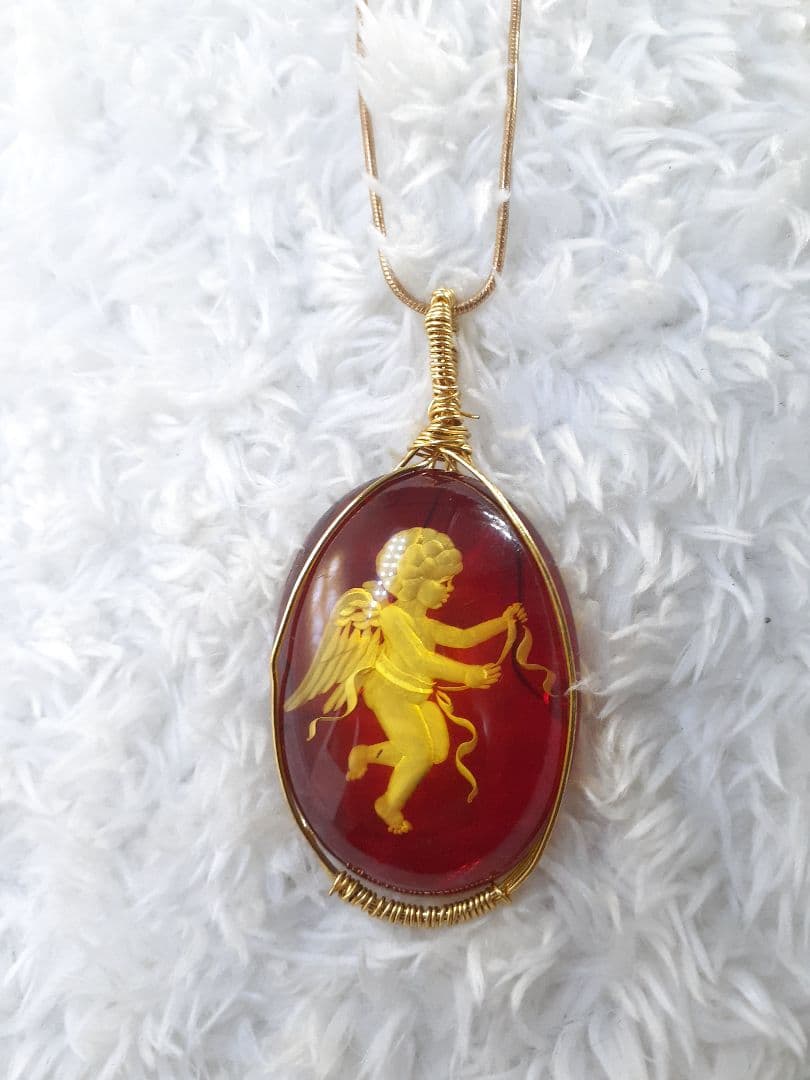 土日限定価格！琥珀　レッドアンバー　インタリオ彫刻ペンダント　　ネックレス