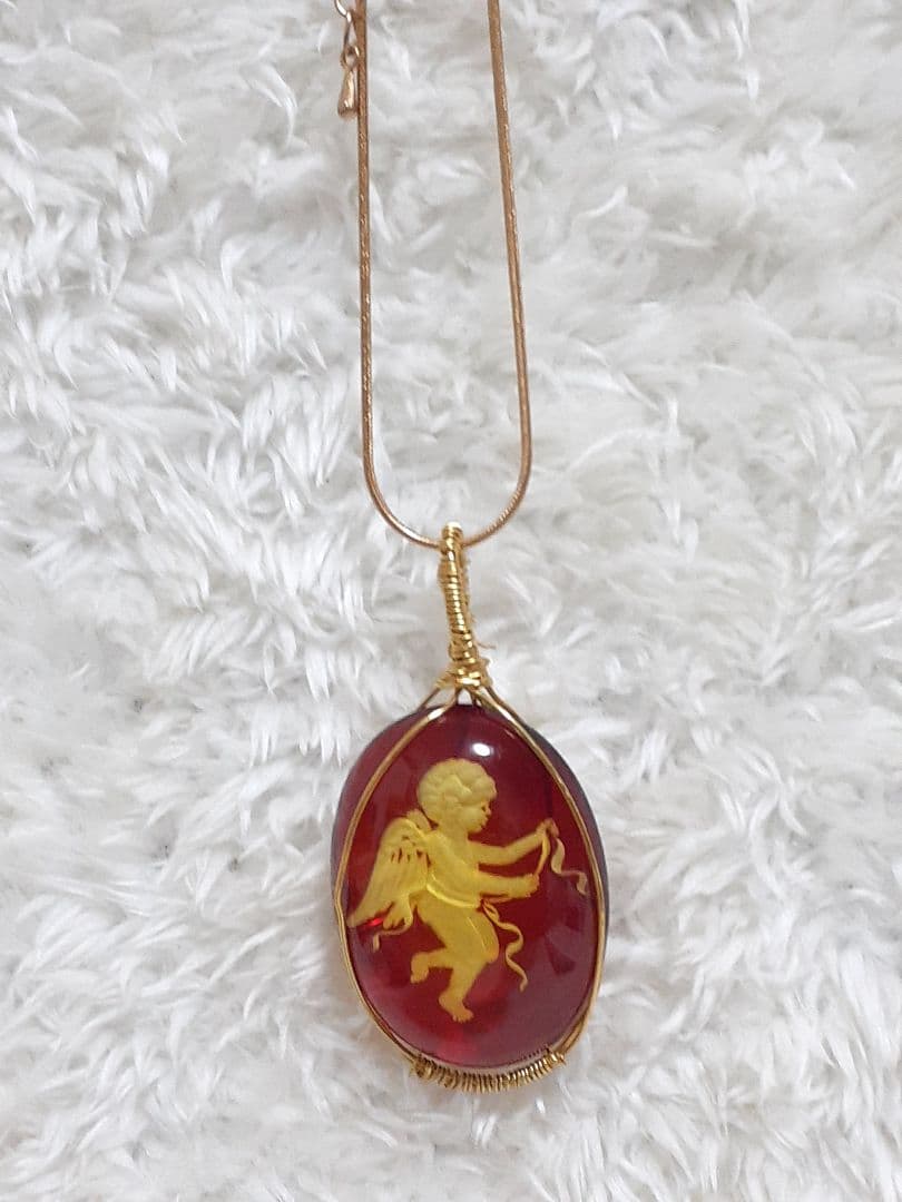 土日限定価格！琥珀　レッドアンバー　インタリオ彫刻ペンダント　　ネックレス