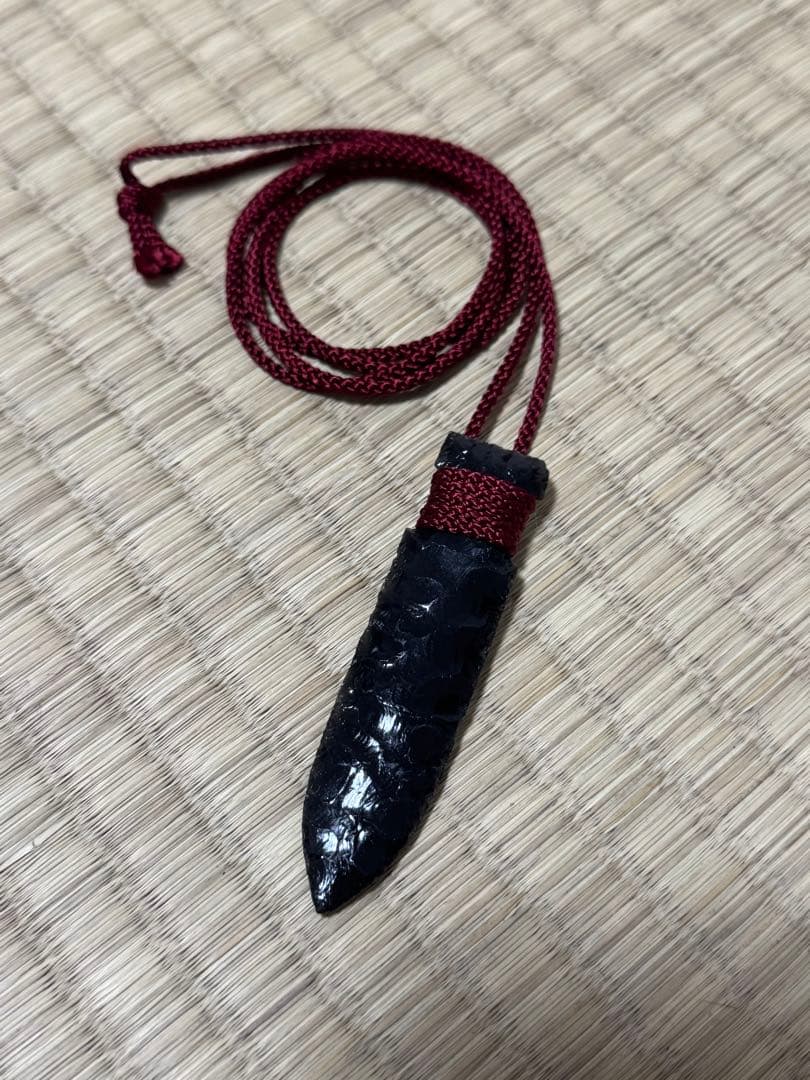 黒曜石　ネックレス 約8cm 赤紐付き