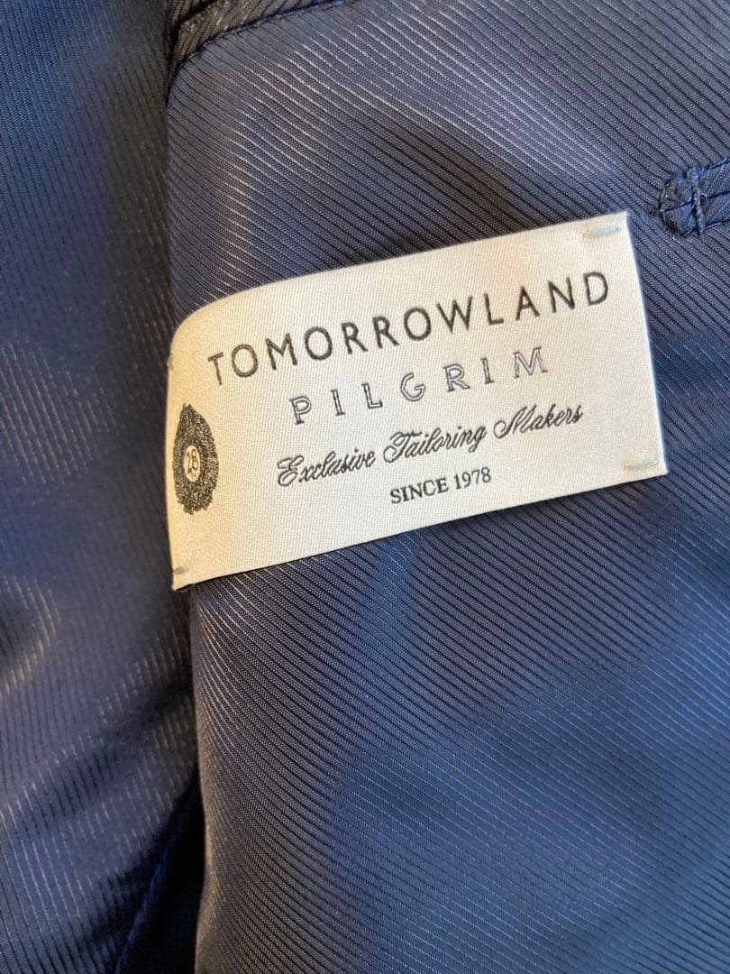 TOMORROWLANDロロピアーナ　ネイビー シングル3つボタンスーツ