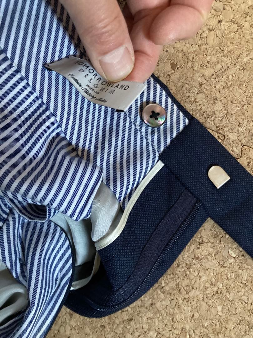 TOMORROWLANDロロピアーナ　ネイビー シングル3つボタンスーツ