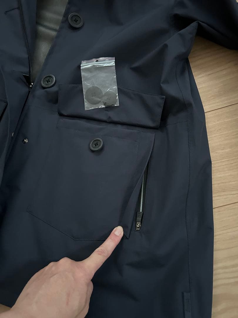 Herno フード付きネイビーコート