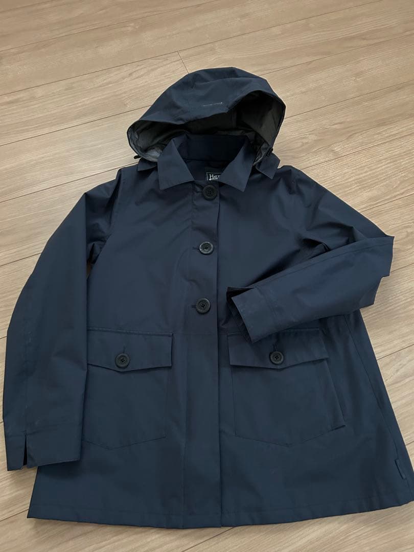 Herno フード付きネイビーコート